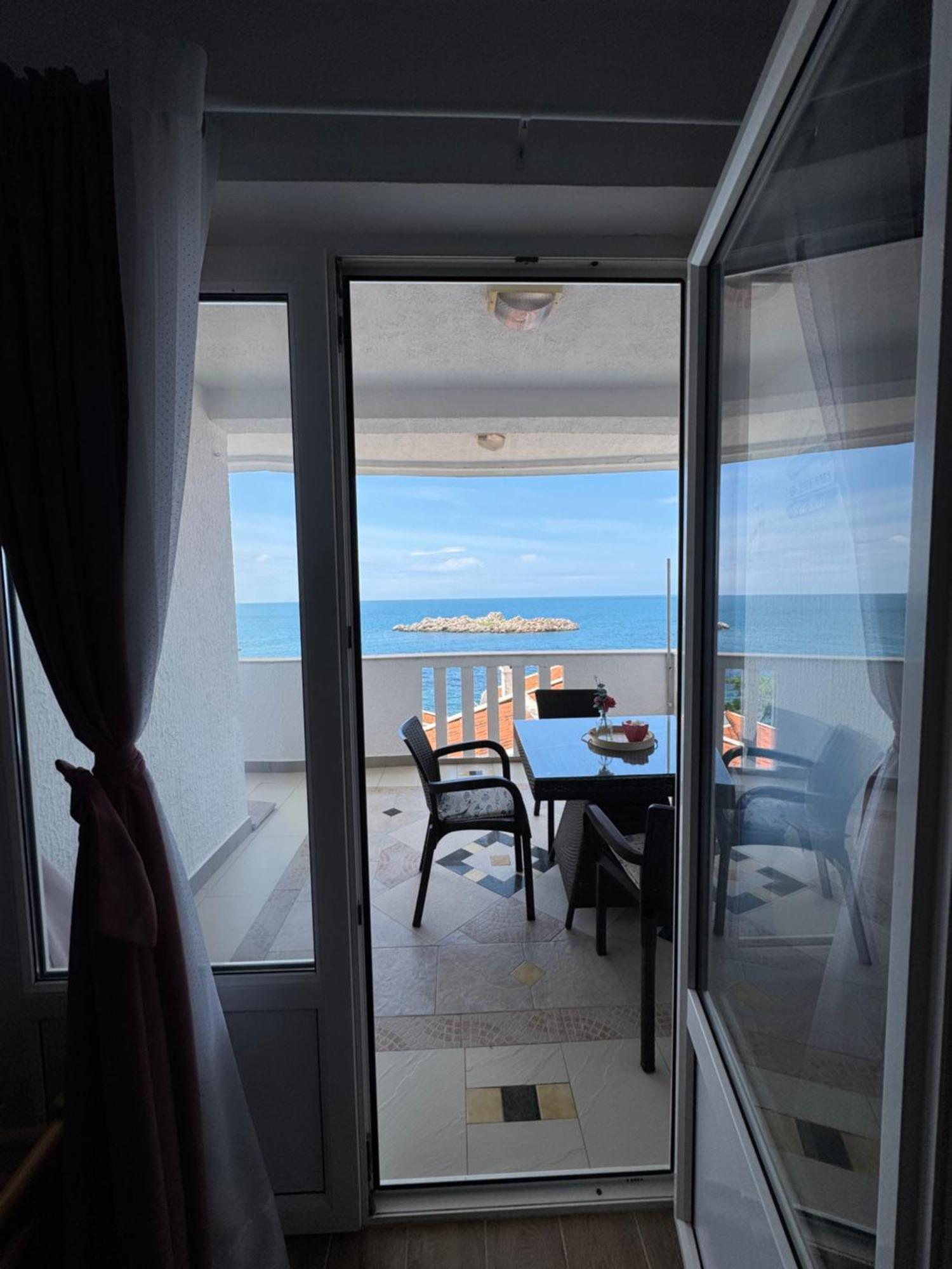 Pine&Sea Beach Retreat Sveti Stefan Exterior foto